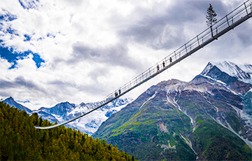 В Швейцарии открыли самый длинный в мире висячий пешеходный мост