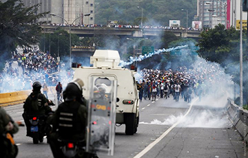 Відэафакт: Жыхары Венесуэлы выйшлі на барыкады абараняць Канстытуцыю